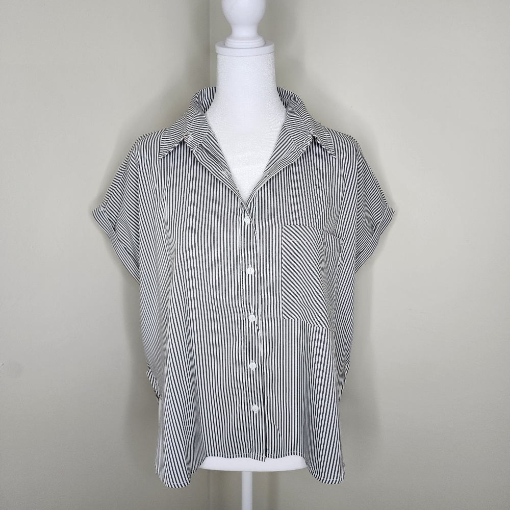 Womens High-Low Collared Gray Striped Button Front Fashion Top Med